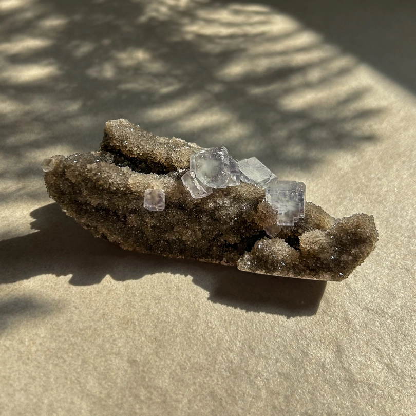 Calcedonio Nero con Fluorite Blu cubica